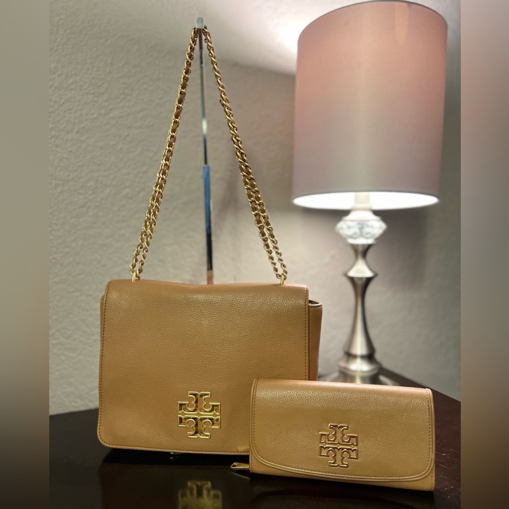 Tory Burch set, purse and matching wallet, supple leather, camel color.